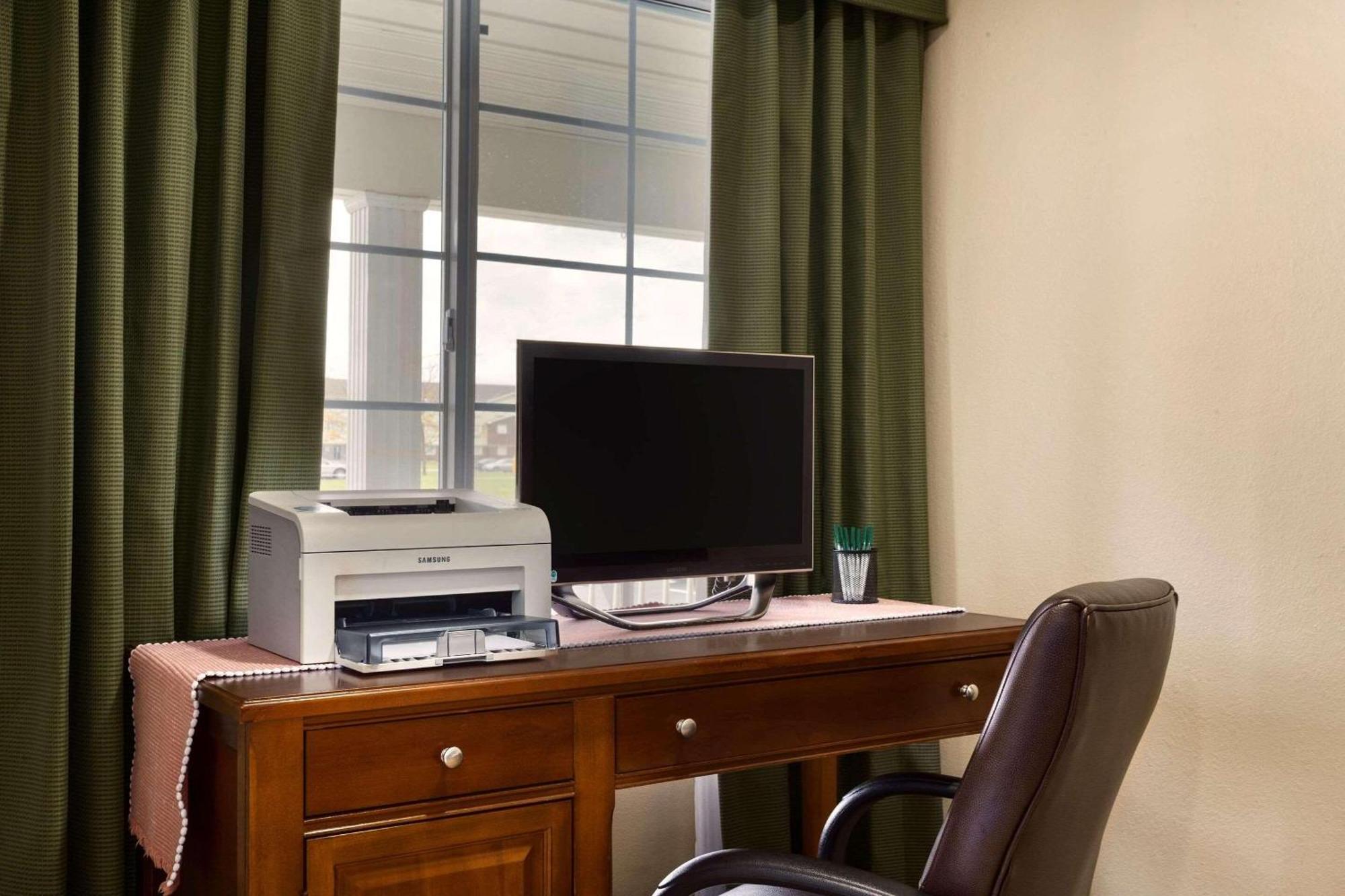 Country Inn & Suites By Radisson, Marion, Oh Luaran gambar